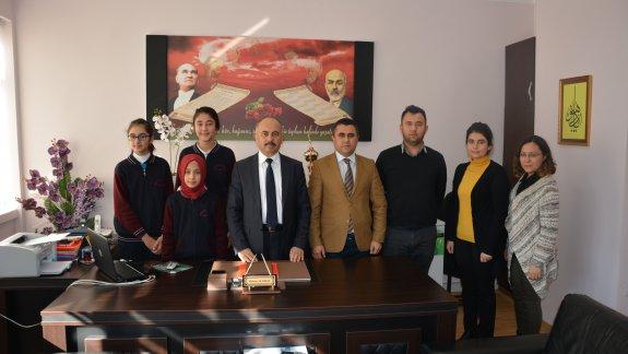 Şehit Ömer Halisdemir İmam Hatip Ortaokulu Öğrencileri İlçe Milli Eğitim Müdürümüzle Röportaj Yaptı.