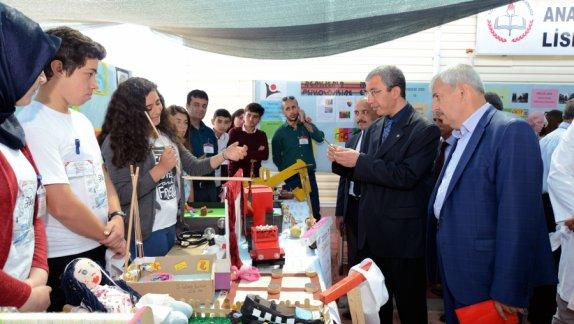 Kumluca Farabi Mesleki ve Teknik Anadolu Lisesinde 4006 TÜBİTAK Bilim Fuarı Açıldı.