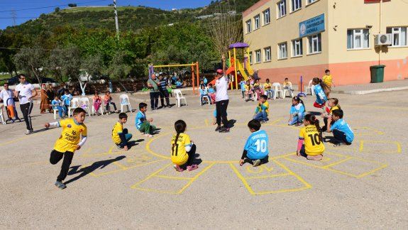 5.Geleneksel Çocuk Oyunları Şenliği Kumlucada Başladı.