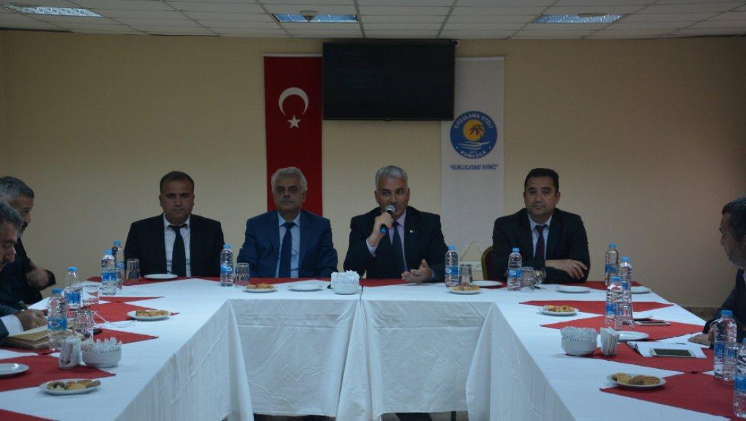 İlçe Milli Eğitim Müdürümüz Sayın Mustafa Aktaş, Okul Müdürleri ile Tanışma Toplantısı Yaptı.
