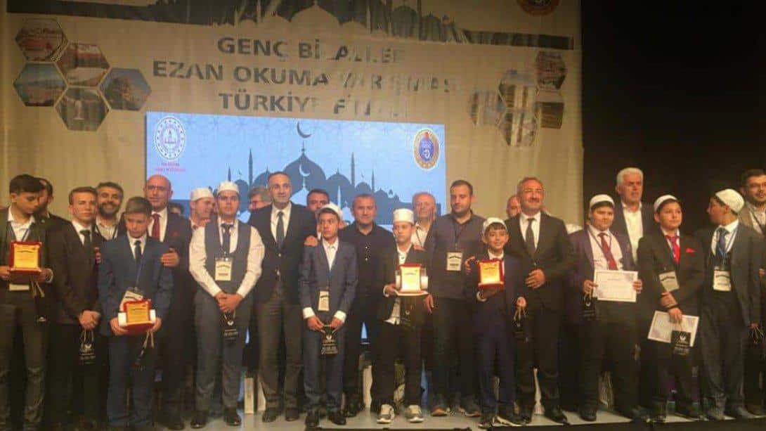 Genç Bilaller Ezan Okuma Yarışması Türkiye Finalinde 2.lik Bayram Çiftçi İHO'dan...