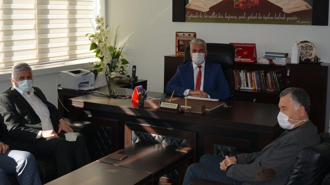 Ak Parti İlçe Başkanı Erol Uysal, 24 Kasım Öğretmenler Günü Münasebetiyle İlçe Müdürümüze Ziyarette Bulundu.