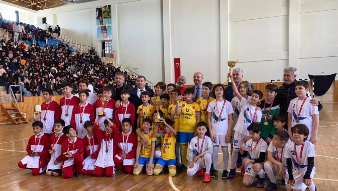 Ahenk Projesi kapsamında Okul Sporları Futsal Yıldız Erkekler Final Müsabakaları ve Ödül Töreni Yapıldı. 
