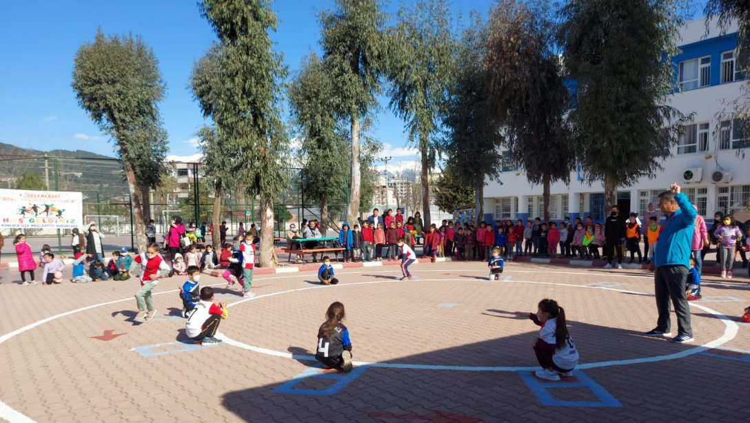 Geleneksel Çocuk Oyunları Şenliği Kumluca'da Başladı.