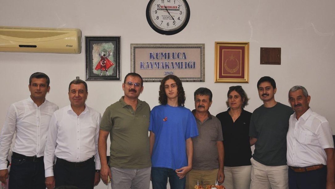 Yükseköğretim Kurumları Sınavı'nda (YKS) Türkiye Geneli İlk 1000'e Giren Öğrenciler Ödüllendirildi.