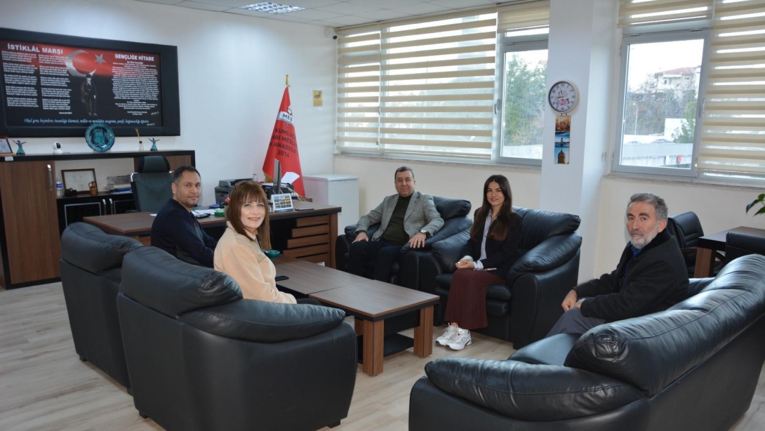 Milli Eğitim Müdürümüz Sayın Yusuf Tekdemir, ilçemiz Farabi Mesleki ve Teknik Anadolu Lisesi'ni ziyaret ederek okul idarecilerimiz, öğretmenlerimiz ve öğrencilerimizle bir araya gelmiştir.