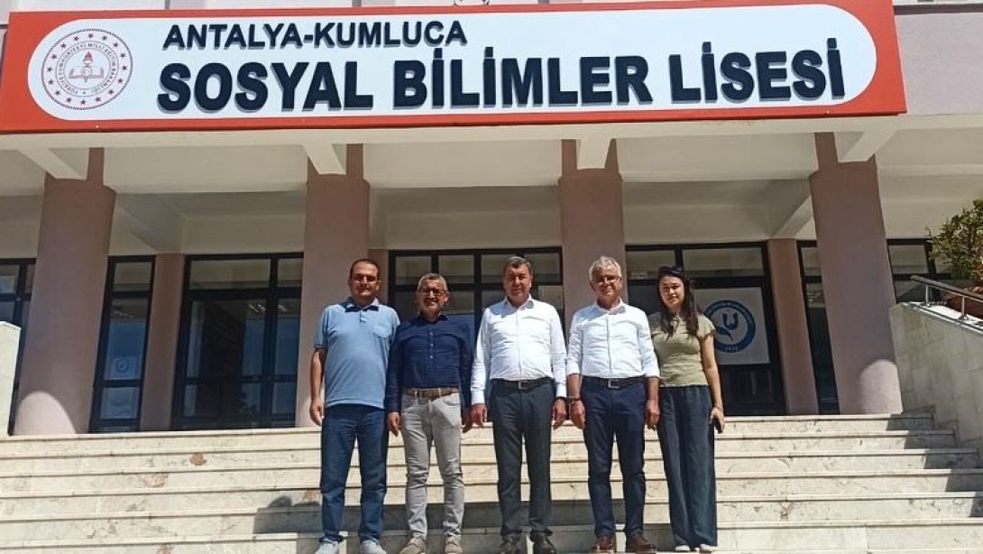 İlçe Milli Eğitim Müdürümüz Sayın Yusuf Tekdemir ilçemiz Kumluca Sosyal Bilimler Lisesi'ni ziyaret ederek öğretmenlerimizle ve okul yöneticilerimizle bir araya gelmiştir.