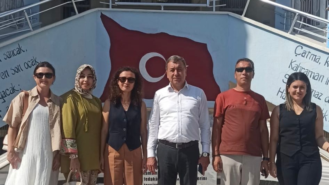 İlçe Milli Eğitim Müdürümüz Sayın Yusuf Tekdemir ilçemiz Beykonak Sevim Öner İlkokulu ve Ortaokulu' nu ziyaret ederek öğretmenlerimizle ve okul yöneticilerimizle bir araya gelmiştir.